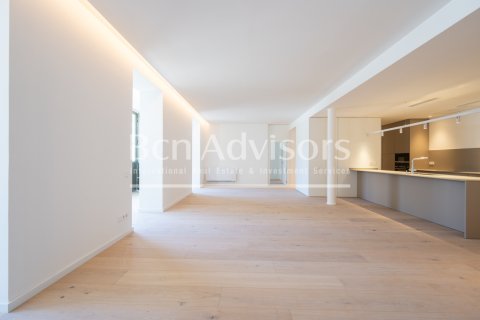 Apartamento de 2 dormitorios en venta en Barcelona, Cataluña, Spain № 2878 - foto 11