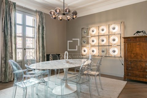 Купить квартиру в Барселона, Испания с 3 спальни, 209м², № 6549 - фото 3