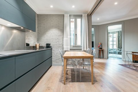 Купить квартиру в Барселона, Испания с 3 спальни, 209м², № 6549 - фото 9