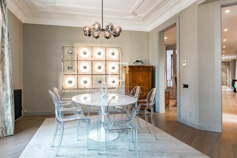 Купить квартиру в Барселона, Испания с 3 спальни, 209м², № 6549 - фото 2
