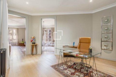 Купить квартиру в Барселона, Испания с 3 спальни, 209м², № 6549 - фото 30