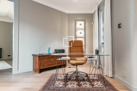 Купить квартиру в Барселона, Испания с 3 спальни, 209м², № 6549 - фото 7