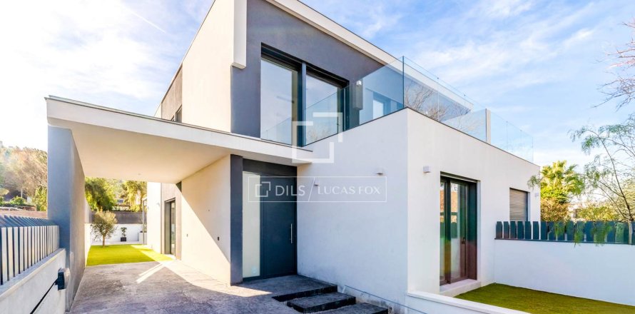 Villa de 5 dormitorios en venta en Sitges, Barcelona, Cataluña, Spain № 3996