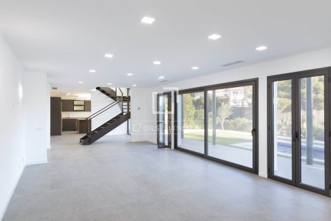 4 bedrooms villa for sale in Cabrils, Barcelona, Catalonia, Spain № 4083 - photo 3