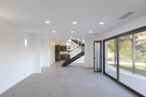 4 bedrooms villa for sale in Cabrils, Barcelona, Catalonia, Spain № 4083 - photo 12