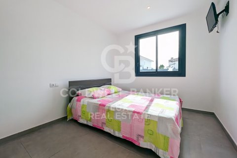 5 bedrooms villa for sale in Empuriabrava, Girona, Catalonia, Spain № 6014 - photo 17