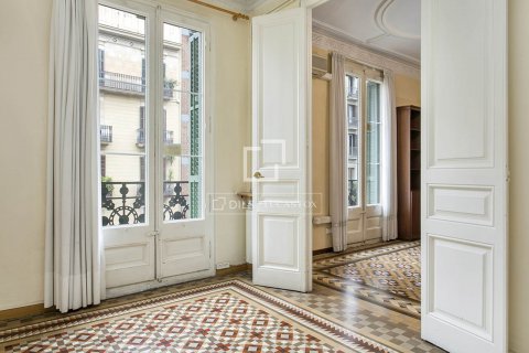 Apartamento de 3 dormitorios en venta en Barcelona, Cataluña, Spain № 8753 - foto 17