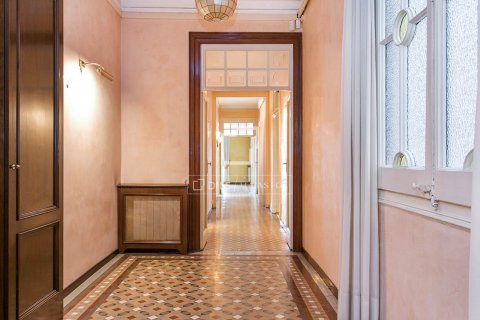 Apartamento de 3 dormitorios en venta en Barcelona, Cataluña, Spain № 8753 - foto 19