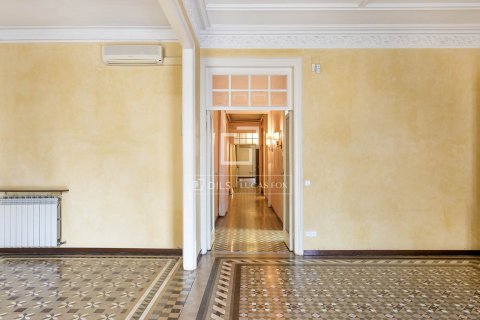 Apartamento de 3 dormitorios en venta en Barcelona, Cataluña, Spain № 8753 - foto 7