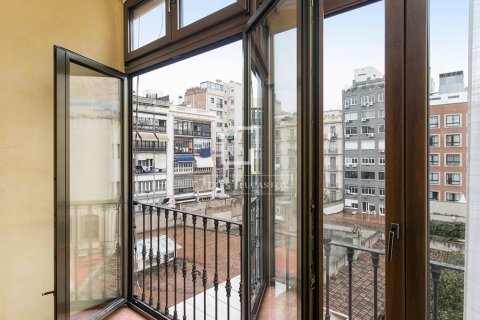 Apartamento de 3 dormitorios en venta en Barcelona, Cataluña, Spain № 8753 - foto 5