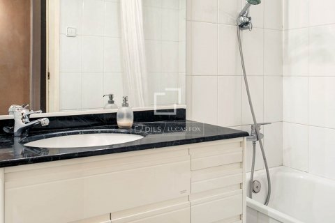 Apartamento de 3 dormitorios en venta en Barcelona, Cataluña, Spain № 8753 - foto 14
