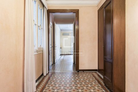 Apartamento de 3 dormitorios en venta en Barcelona, Cataluña, Spain № 8753 - foto 10