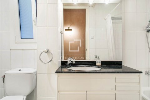 Apartamento de 3 dormitorios en venta en Barcelona, Cataluña, Spain № 8753 - foto 15
