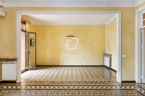 Apartamento de 3 dormitorios en venta en Barcelona, Cataluña, Spain № 8753 - foto 6