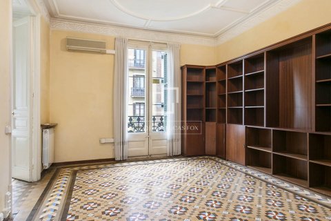 Apartamento de 3 dormitorios en venta en Barcelona, Cataluña, Spain № 8753 - foto 2