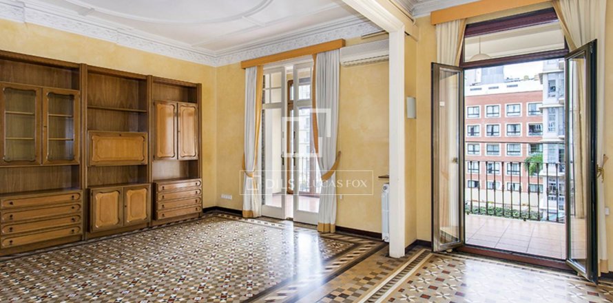 Apartamento de 3 dormitorios en venta en Barcelona, Cataluña, Spain № 8753