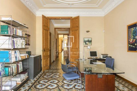 Купить квартиру в Барселона, Испания с 5 спален, 203м², № 8756 - фото 5