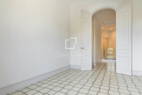 4 bedrooms apartment for sale in Barcelona, Catalonia, Spain № 8733 - photo 14