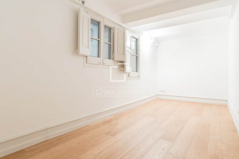 4 bedrooms apartment for sale in Barcelona, Catalonia, Spain № 8733 - photo 21