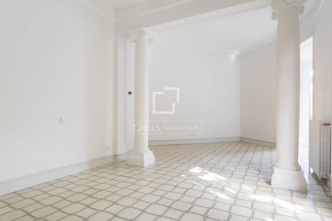 4 bedrooms apartment for sale in Barcelona, Catalonia, Spain № 8733 - photo 5