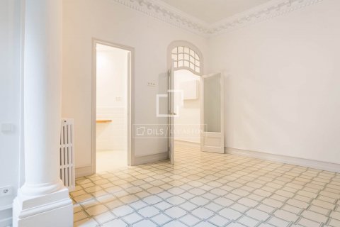 4 bedrooms apartment for sale in Barcelona, Catalonia, Spain № 8733 - photo 11