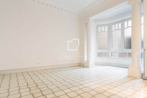 4 bedrooms apartment for sale in Barcelona, Catalonia, Spain № 8733 - photo 10