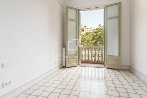 4 bedrooms apartment for sale in Barcelona, Catalonia, Spain № 8733 - photo 13