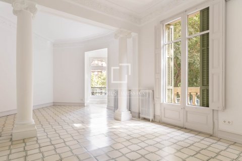 4 bedrooms apartment for sale in Barcelona, Catalonia, Spain № 8733