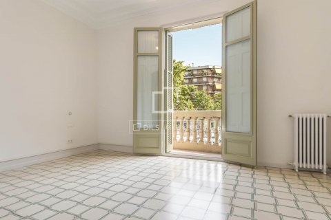 4 bedrooms apartment for sale in Barcelona, Catalonia, Spain № 8733 - photo 17