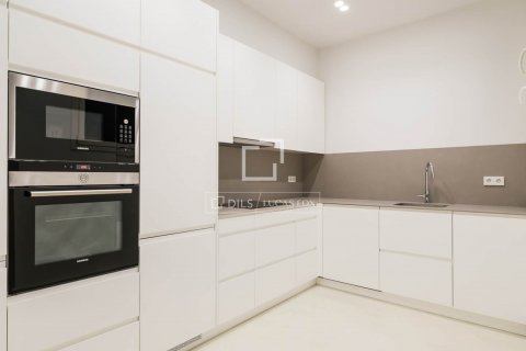 4 bedrooms apartment for sale in Barcelona, Catalonia, Spain № 8733 - photo 6