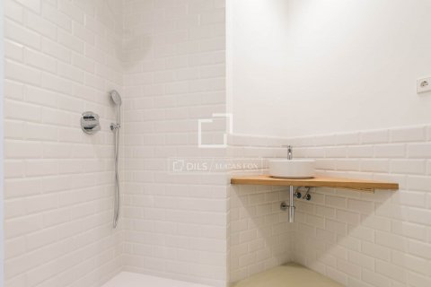 4 bedrooms apartment for sale in Barcelona, Catalonia, Spain № 8733 - photo 12