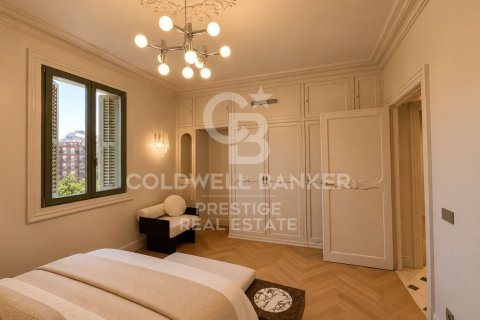 Apartamento de 4 dormitorios en venta en Barcelona, Cataluña, Spain № 7761 - foto 16