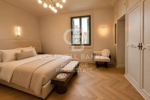 Apartamento de 4 dormitorios en venta en Barcelona, Cataluña, Spain № 7761 - foto 17