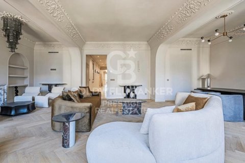 Apartamento de 4 dormitorios en venta en Barcelona, Cataluña, Spain № 7761 - foto 29