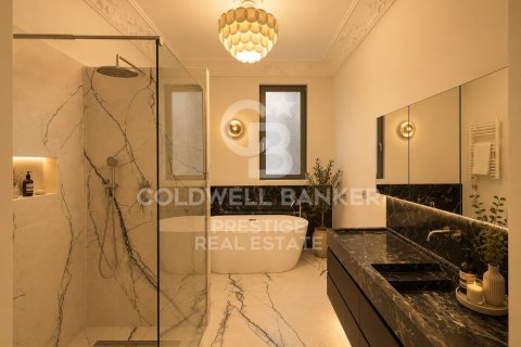 Apartamento de 4 dormitorios en venta en Barcelona, Cataluña, Spain № 7761 - foto 14