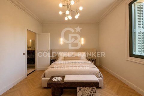 Apartamento de 4 dormitorios en venta en Barcelona, Cataluña, Spain № 7761 - foto 15