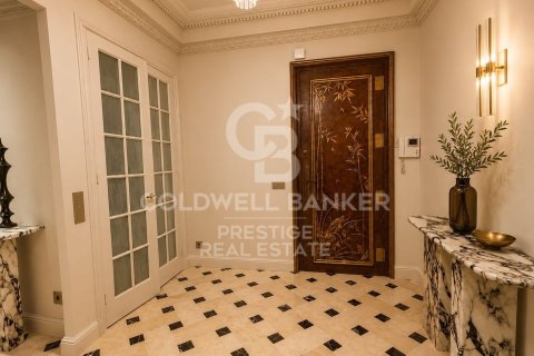 Apartamento de 4 dormitorios en venta en Barcelona, Cataluña, Spain № 7761 - foto 18