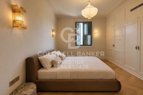 Apartamento de 4 dormitorios en venta en Barcelona, Cataluña, Spain № 7761 - foto 10