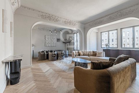 Apartamento de 4 dormitorios en venta en Barcelona, Cataluña, Spain № 7761 - foto 26