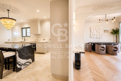 Apartamento de 4 dormitorios en venta en Barcelona, Cataluña, Spain № 7761 - foto 2