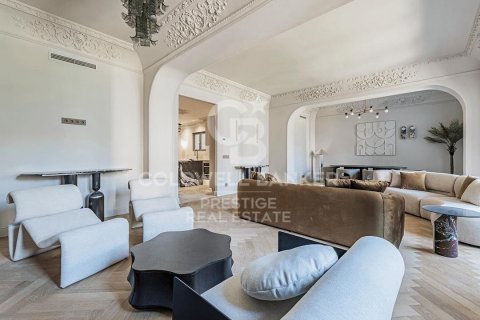 Apartamento de 4 dormitorios en venta en Barcelona, Cataluña, Spain № 7761 - foto 13