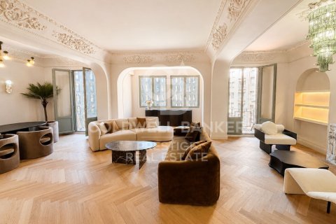 Apartamento de 4 dormitorios en venta en Barcelona, Cataluña, Spain № 7761 - foto 4