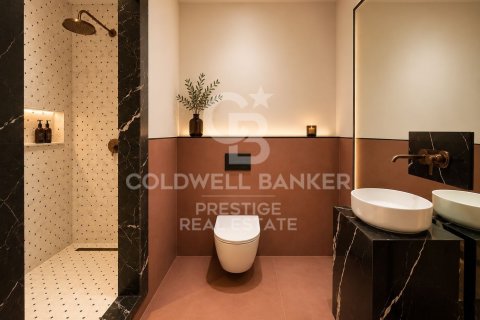 Apartamento de 4 dormitorios en venta en Barcelona, Cataluña, Spain № 7761 - foto 22