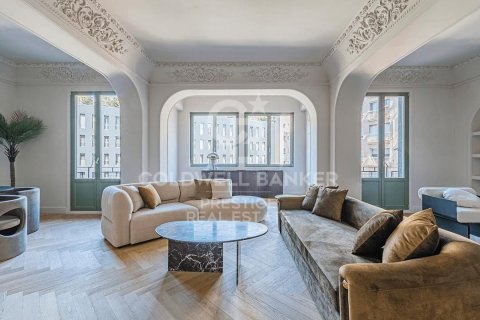 Apartamento de 4 dormitorios en venta en Barcelona, Cataluña, Spain № 7761 - foto 28