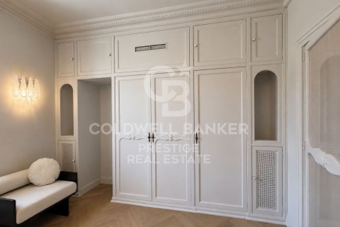 Apartamento de 4 dormitorios en venta en Barcelona, Cataluña, Spain № 7761 - foto 8