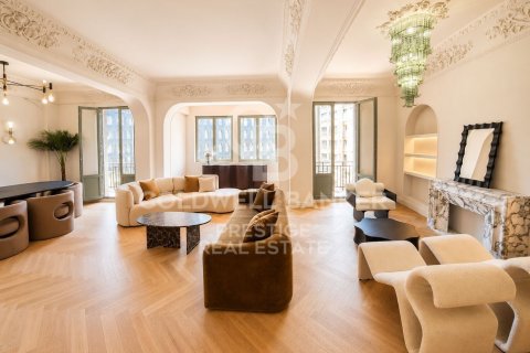 4 bedrooms apartment for sale in Barcelona, Catalonia, Spain № 7761
