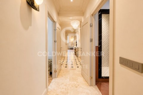 Apartamento de 4 dormitorios en venta en Barcelona, Cataluña, Spain № 7761 - foto 21