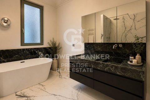 Apartamento de 4 dormitorios en venta en Barcelona, Cataluña, Spain № 7761 - foto 12