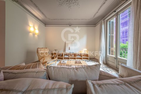 3 bedrooms apartment for sale in Barcelona, Catalonia, Spain № 7764 - photo 6