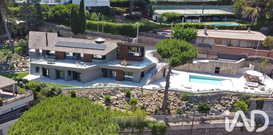 453 m² house à vendre à Premia De Dalt, Barcelona, Catalonia, Spain № 8364